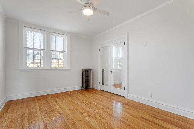 Building Photo - 2352 N Spaulding Ave