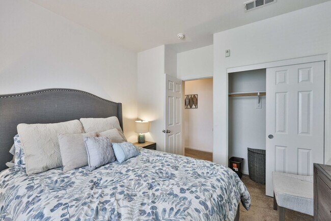 Building Photo - 16913 Laurel Hill Ln