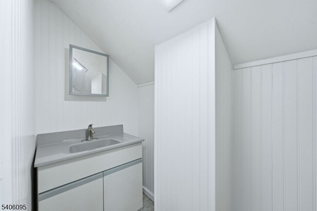 Building Photo - 46 Glenwood Ave