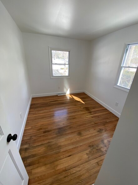 Building Photo - 85 Trottingham Ct