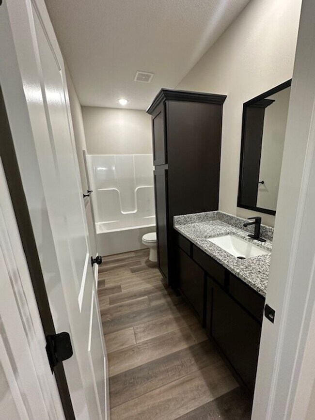 Building Photo - 5406-08 BRESSLER Dr