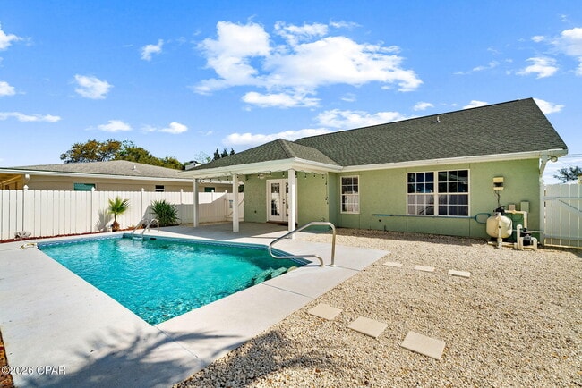 Building Photo - 615 Poinsettia Ct