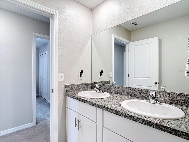 Building Photo - 403 Argyll Dr