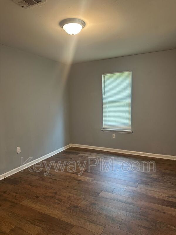 Building Photo - 2104 Trotters Way