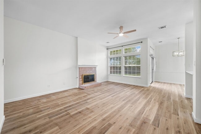 Building Photo - 3841 Pine Valley Dr