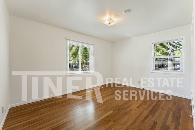 Building Photo - 541 Sandburg Dr