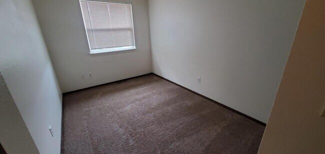 Building Photo - 906 Hersinger Pl