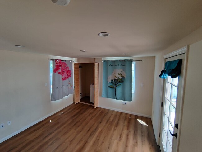 Building Photo - 4094 Howard Ave