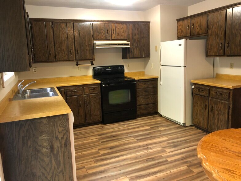 Building Photo - 323 Allan Ave