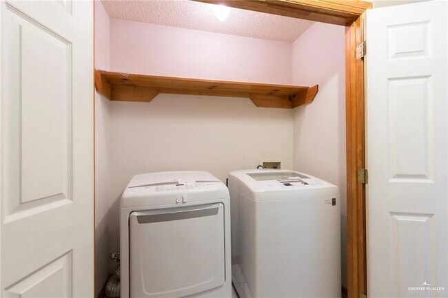 Building Photo - 1801 Crown Pointe Blvd