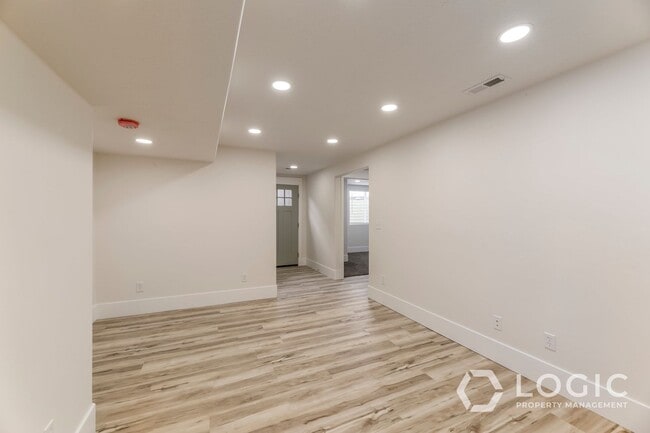 Building Photo - Brand New Basement Apartment With Private ...