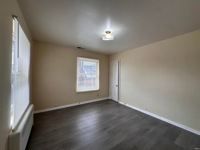 Building Photo - 905 Lincoln Ave