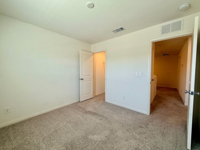 Building Photo - Beautiful Inspirada Townhome! 1/2 off first full month if leased by 5/15/26!