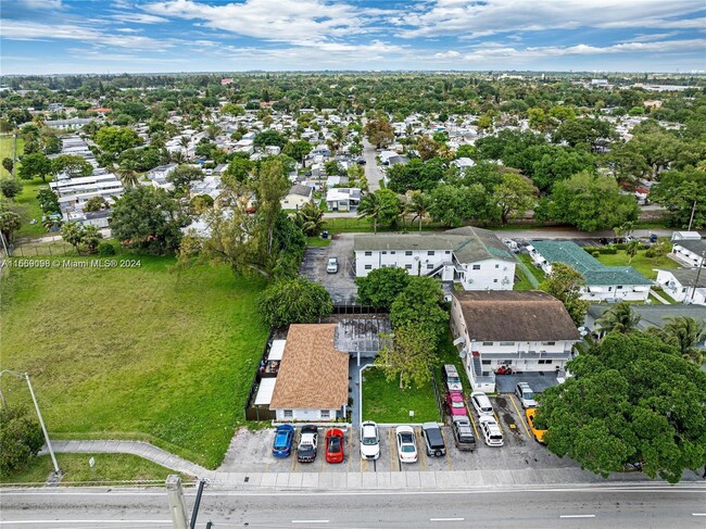 Building Photo - 1049 NW 95th St