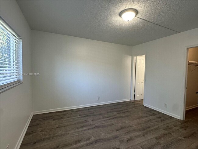 Building Photo - 1400 NE 56th St
