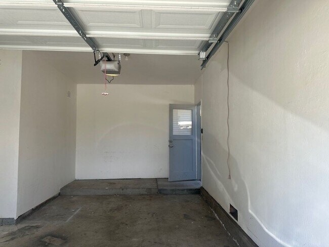 Building Photo - 55-2001