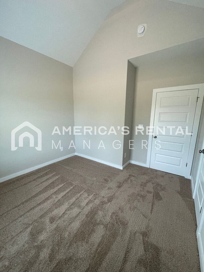 Building Photo - Available Now!! PRICE REDUCTION*** SIGN A ...