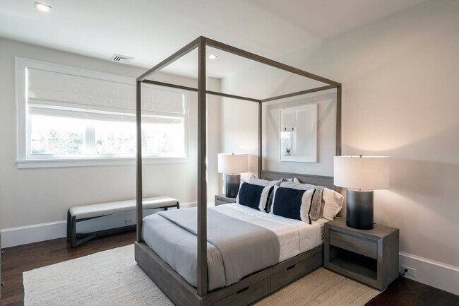 Building Photo - 127 Greenleaf Ln