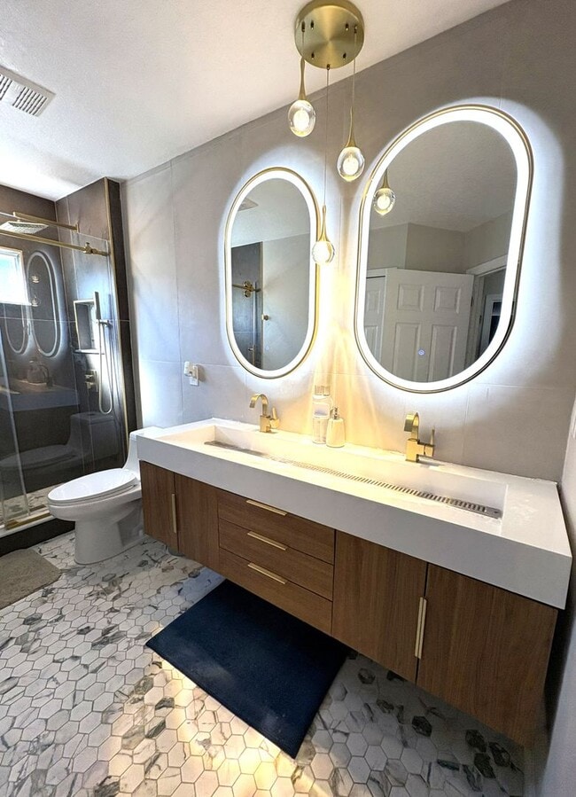 Building Photo - Available NOW!  Stunning 5-Bedroom Home in...