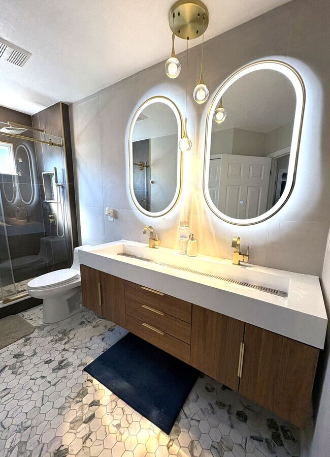 Building Photo - Coming Soon!  Stunning 5-Bedroom Home in G...