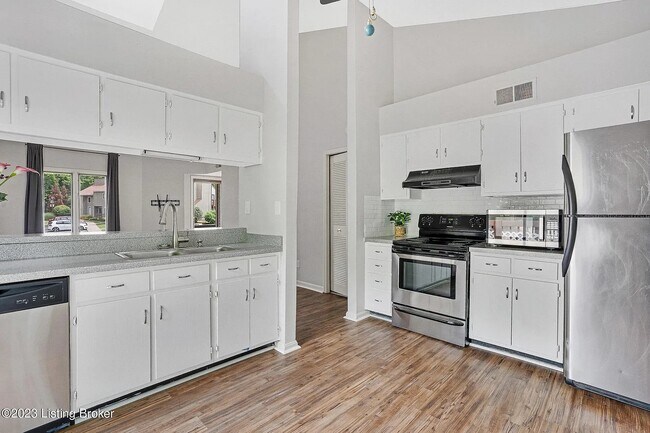 Building Photo - 324 Cres Spring Dr