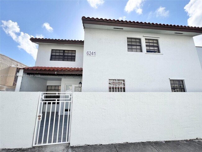 Building Photo - 6241 SW 138th Ct