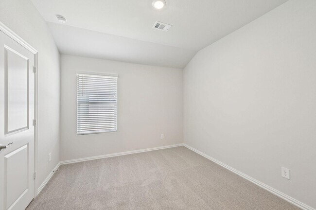 Building Photo - 514 River Rdg Dr