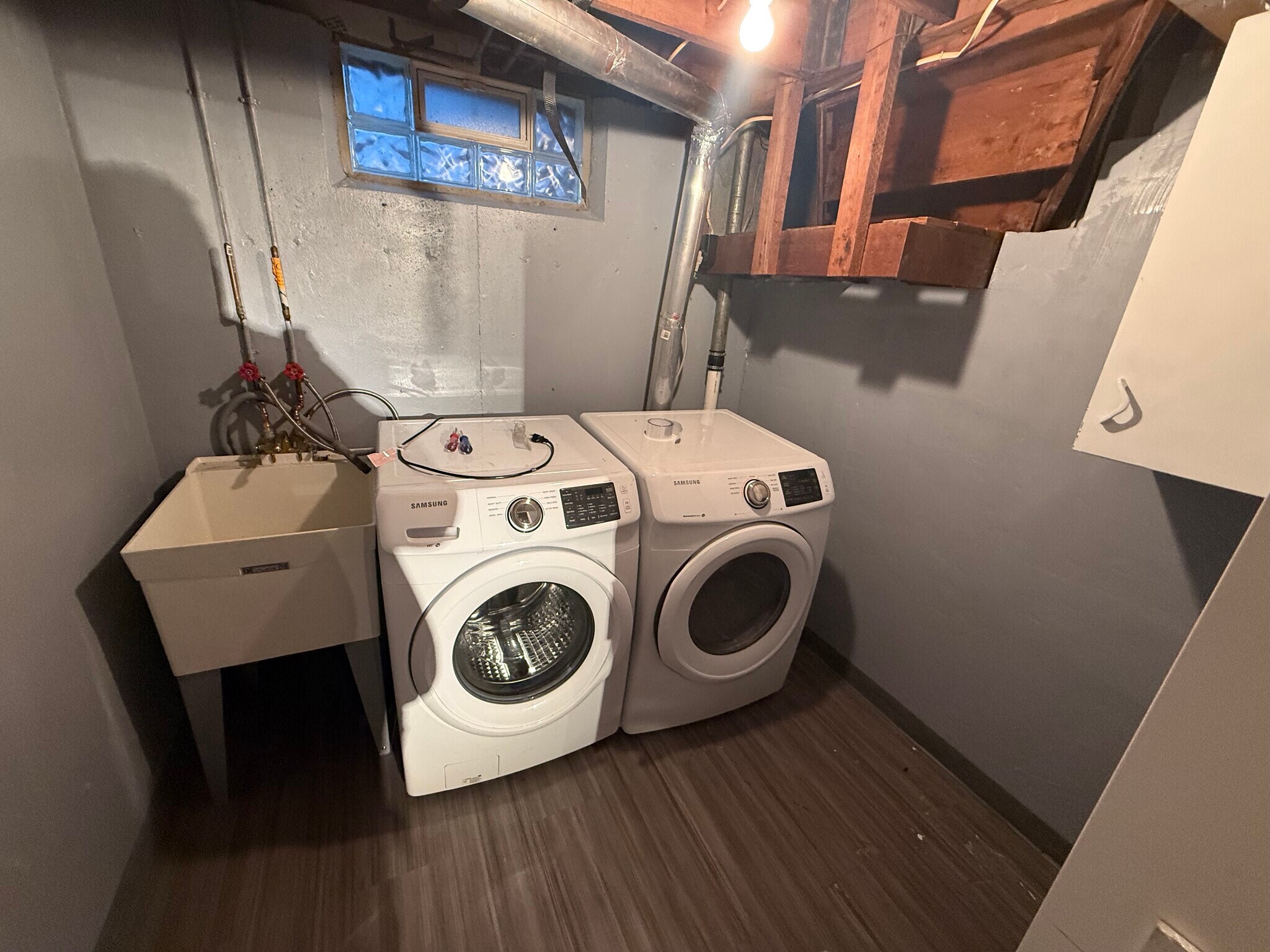 Laundry room with new appliances - 25200 leach st