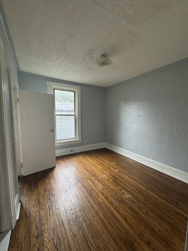 Building Photo - 180 Norran Dr