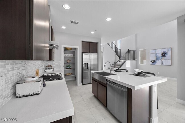 Building Photo - 635 Pyrite Will St