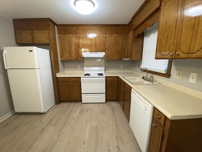 Building Photo - "Charming 2-Bedroom Duplex in Simpsonville...
