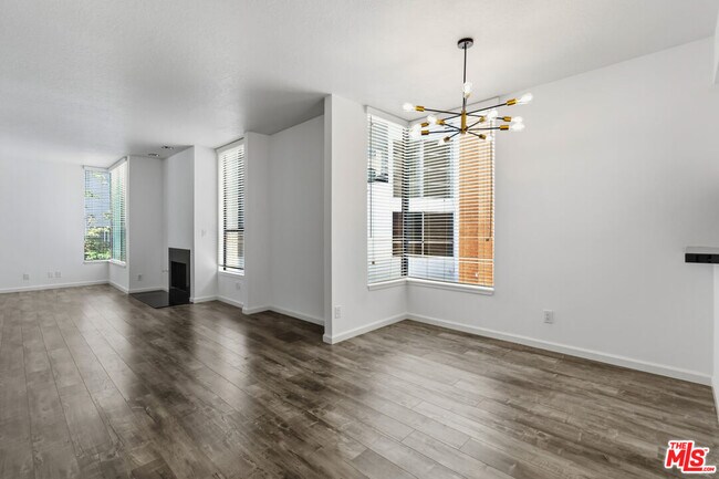 Building Photo - 500 S Barrington Ave