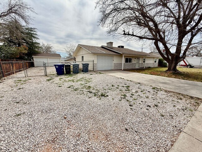 Building Photo - Pet-Friendly 4-BR Home in Santa Clara with RV Parking