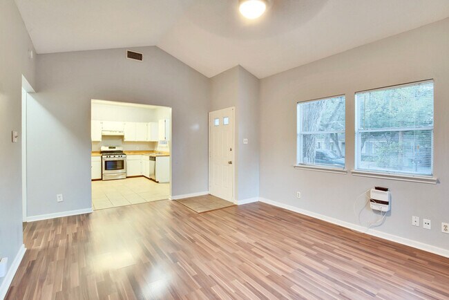 Building Photo - 3113 Robinson Ave