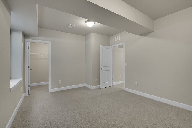 Building Photo - $2,895.00 - $500 OFF First Month's Rent - ...