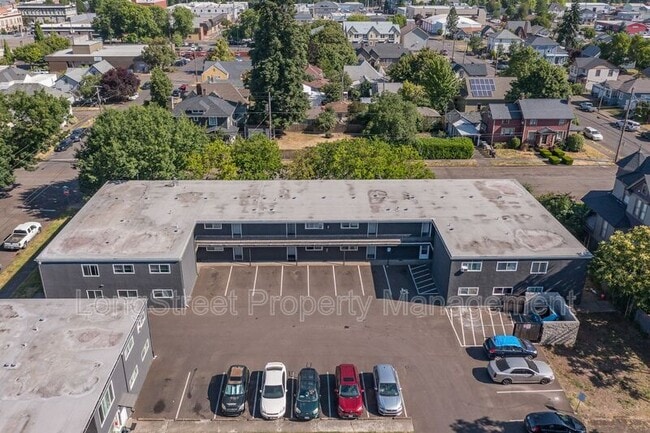 Building Photo - 205 SE 6th Ave