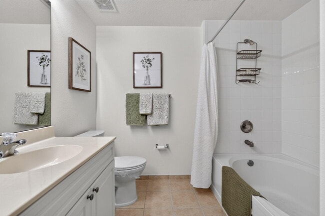 Building Photo - 3020 Alcazar Pl