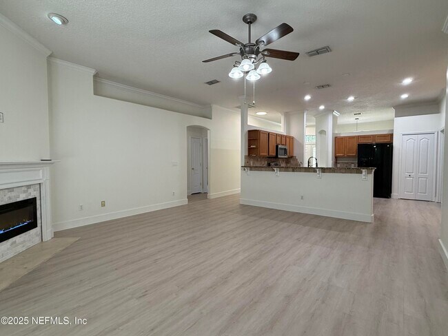 Building Photo - 12244 Lake Fern Dr
