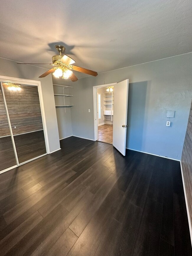 Building Photo - Charming home for rent in Hanford