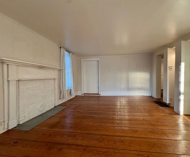 Building Photo - Historic Three Bedroom Home With Ample Out...