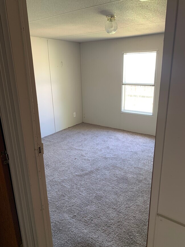 Building Photo - 225 Dahlia St