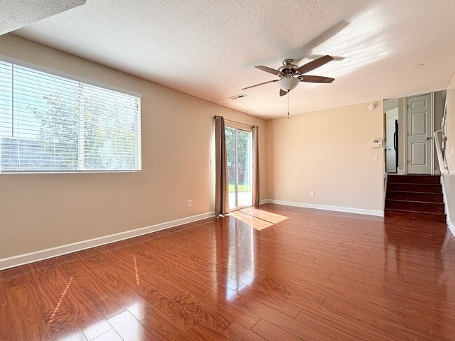 Building Photo - Awesome Salt Lake Home Near Airport!