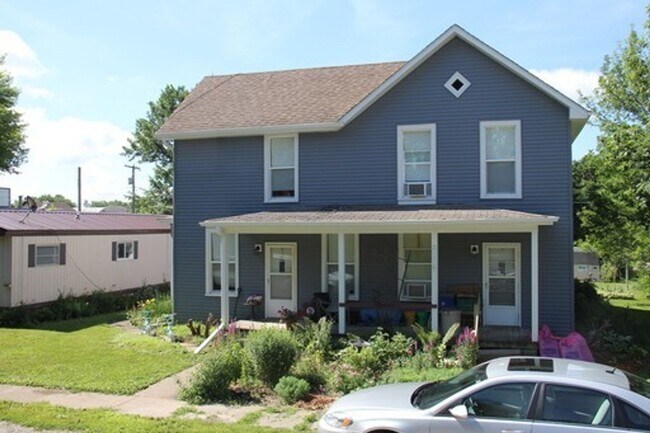 Primary Photo - 117 W Elm St