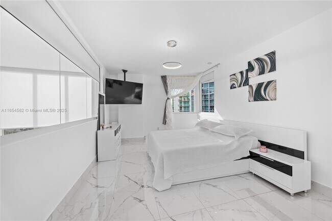 Building Photo - 3000 NE 188th St