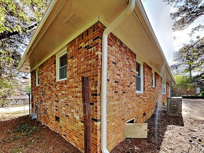 Building Photo - 908 Cone Rd