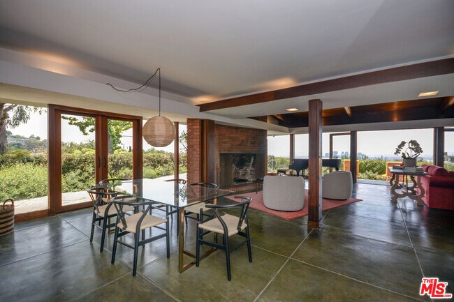 Building Photo - 1450 Davies Dr