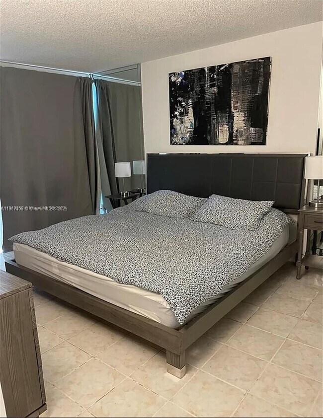 Building Photo - 16909 N Bay Rd