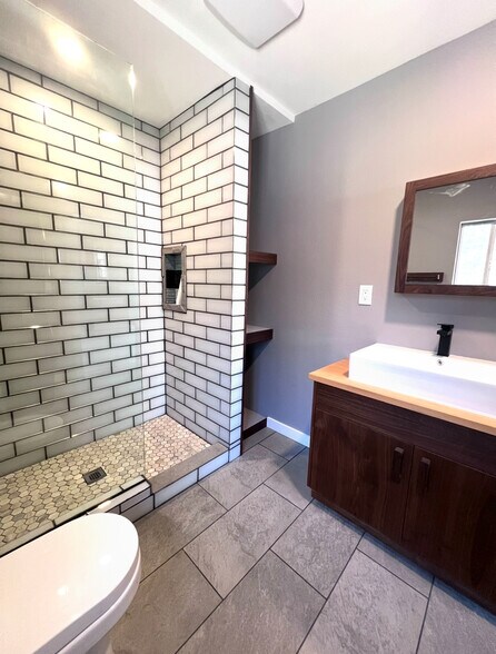 Building Photo - 3547 E Green St