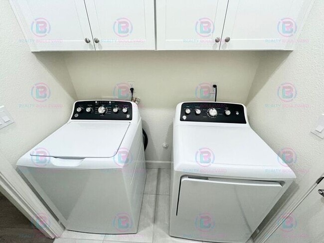 Building Photo - Brand New Home, beautifully designed singl...