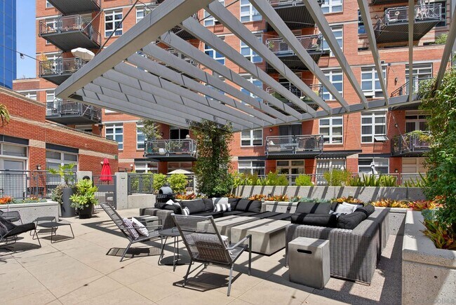 Building Photo - 877 Island Ave